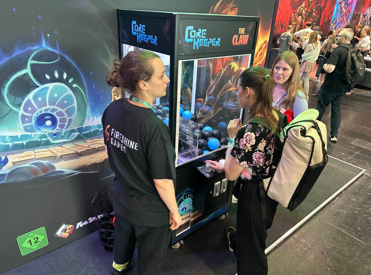 prantare's tweet photo. "the claw" - this memory from gamescom was fun https://t.co/FFoHOb3jYZ