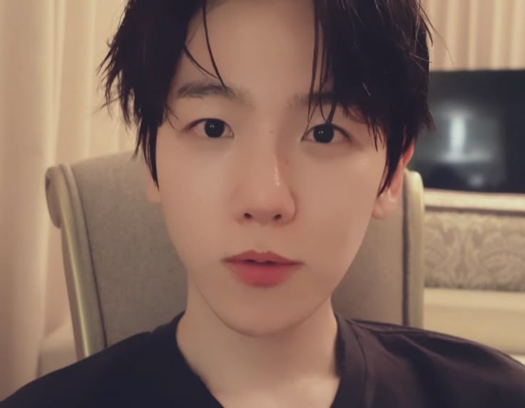 BOXIANx's tweet image. baekhyun: bare face   vs.  with makeup