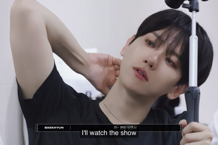 BOXIANx's tweet image. baekhyun: bare face   vs.  with makeup