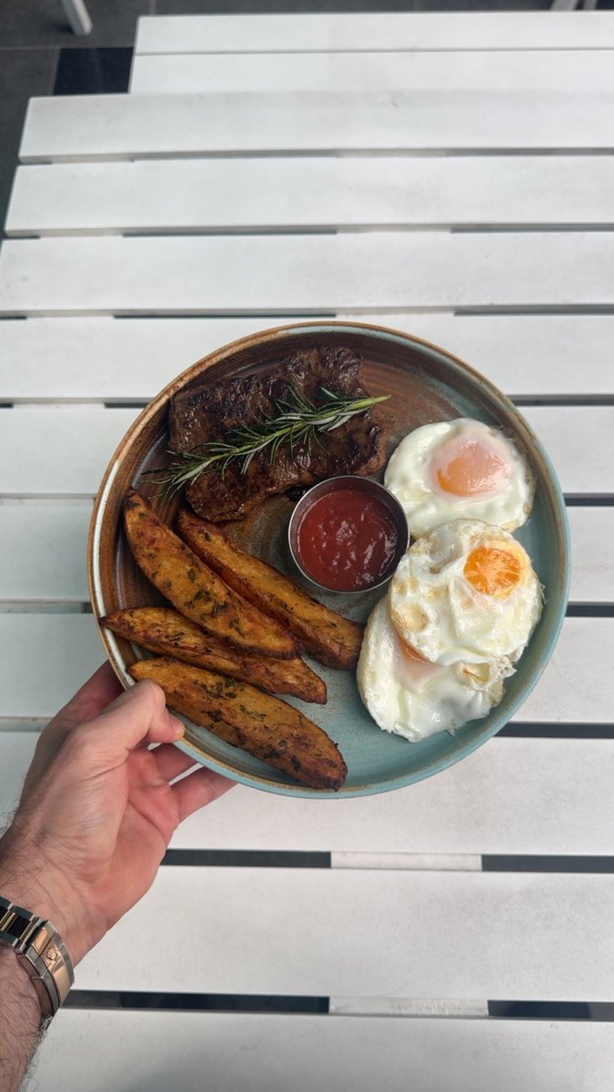 Alexander Debare tweet media