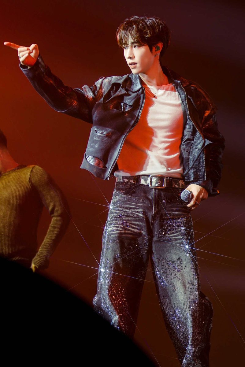 เดินสายสื่อไทยสร้างคอนเทนต์ไวรัลไม่พัก! MARK TUAN  ปล่อยเสน่ห์รัว ๆ  ก่อน FANCON  ใหญ่ที่ไทย ตอกย้ำความฮอต แฟนคลับนับถอยหลัง..วันเจอตัวจริง แห่จองบัตรใกล้เต็ม

#Silhouette #MarkTuanFanconBKK2026 #TheShapeofYou_BKK #MarkTuan #Mark #마크 #段宜恩 #มาร์คต้วน #มาร์ค #DNAxBNJ #DNA #BNJ