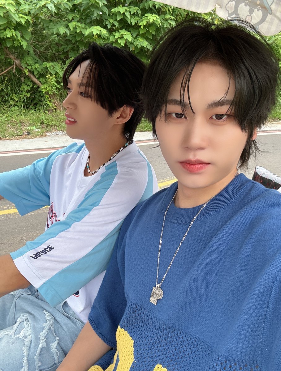 🐿D1의 오늘 운세🍀
"그냥 Lucky BOY D1"

- 행복지수 : 19980215%
- 행운의 아이템 : 불닭볶음면
- Today's 미션 : BB 무한 사랑받기!!!!
- 오늘의 덕담 : 다크비 유일한 동갑 라인 동일아 생축한다 올해도 아름답게 보내보자😆🍀

#GK #지케이 #다크비 #DKB 
#HAPPY_D1_DAY