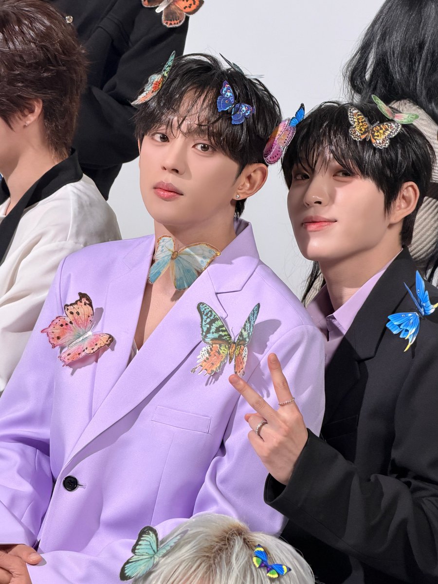 🐿D1의 오늘 운세🍀
"따뜻한 차 한잔 천천히 마셔보는 건 어떨까요?"

- 행복지수 : 1% (형은 상위 1%니깐요👍)
- 행운의 아이템 : 거울(잘생겼으니까 거울 보시와요)🪞
- Today's 미션 : 잘생긴 얼굴 릴스를 찍습니다
- 오늘의 덕담 : 갓동 행님 오늘은 행님의 날입니다
형님이랑 함께 할 수 있어서