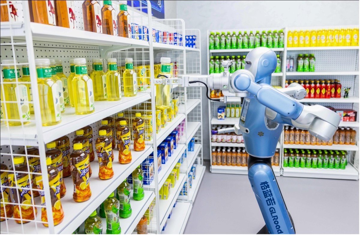 VoiceofPD's tweet image. In #China, car dealerships are commonly known as 4S stores, a model that integrates sales, spare parts, service, and surveys under one roof. Now, a groundbreaking concept is emerging: a #robot 7S store in Wuhan, capital city of central China's Hubei province.

Read full: