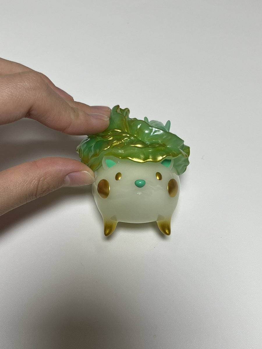 geuksesa's tweet image. 얘는 고궁박물관 기념품샵에서 겟했음
대표적인 유물이 옥으로 만든 배추잖음
그걸 고슴도치 캐릭터로 만듦
심지어 야광.
졸귀탱