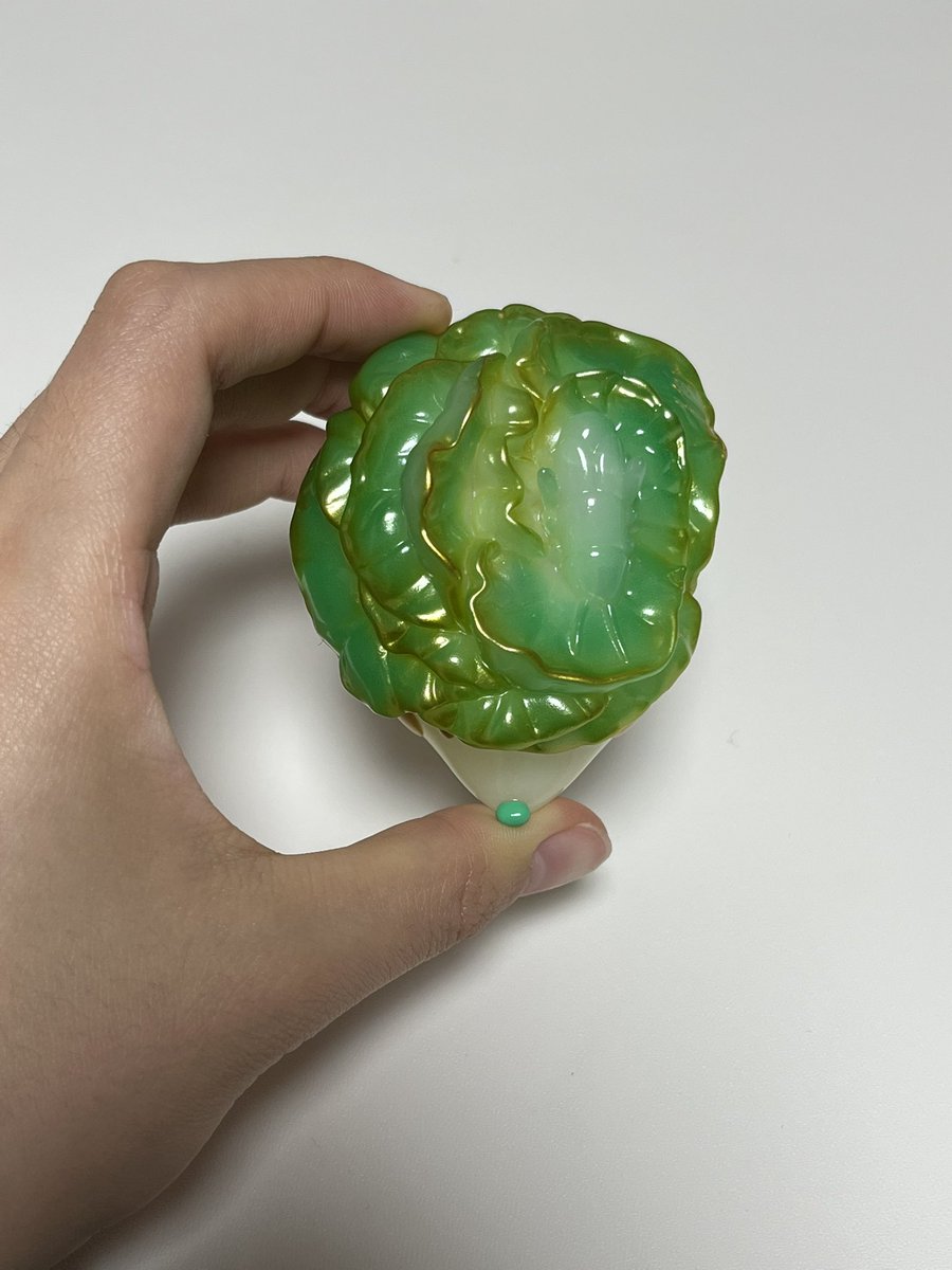 geuksesa's tweet image. 얘는 고궁박물관 기념품샵에서 겟했음
대표적인 유물이 옥으로 만든 배추잖음
그걸 고슴도치 캐릭터로 만듦
심지어 야광.
졸귀탱