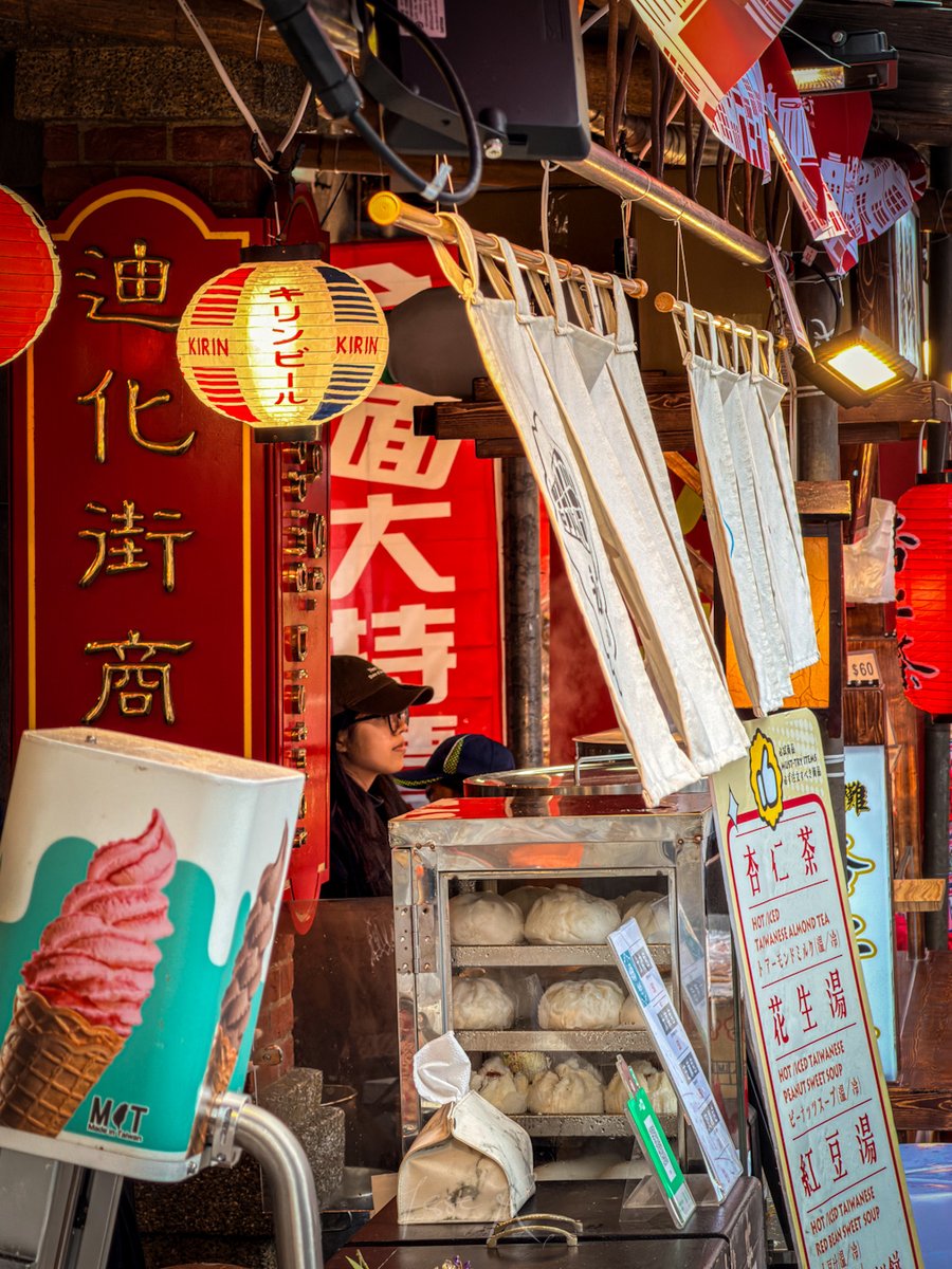 jesseckay's tweet photo. 📷 In the streets of Taipei, Taiwan.
.
#taipei #taiwan #roc #streetphotography
#city #asia #weekend #culture https://t.co/YD11CBMAvp