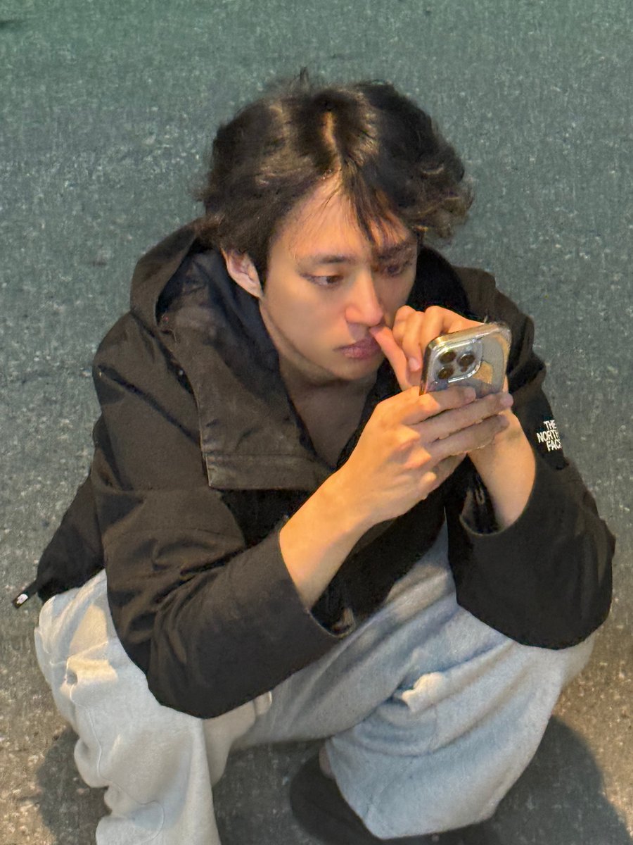 🐿D1의 오늘 운세🍀
"표고버섯, 팽이버섯이 당신을 지켜줄 겁니다"

- 행복지수 : 111%
- 행운의 아이템 : 뽀글 머리
- Today's 미션 : BB들 만나서 손가락 마술인데 엄지 말고 검지 마술 보여주기
- 오늘의 덕담 : 디원 형 생일 축하해요 요즘 몸이 자주 아프시던데 버섯 야채 좀 많이 드십쇼

#준서