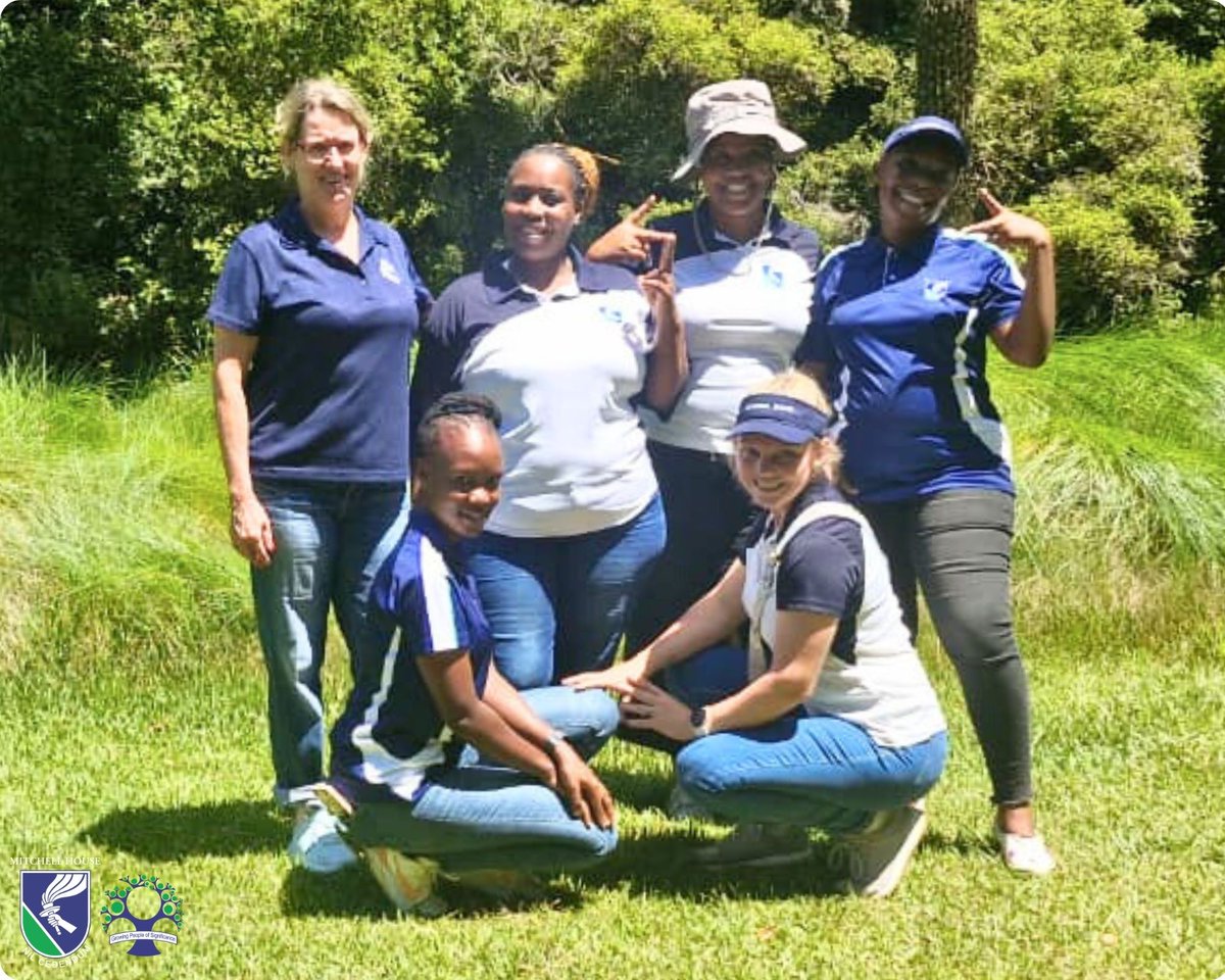 Trading screen time for green time💚

Grade 2 explored nature and enjoyed a picnic at Cheerio Gardens — learning, moving and growing beyond the classroom. 💙 

#MitchellHouse 
#MHJuniorPrepGrade1to3 
#OutdoorLearning