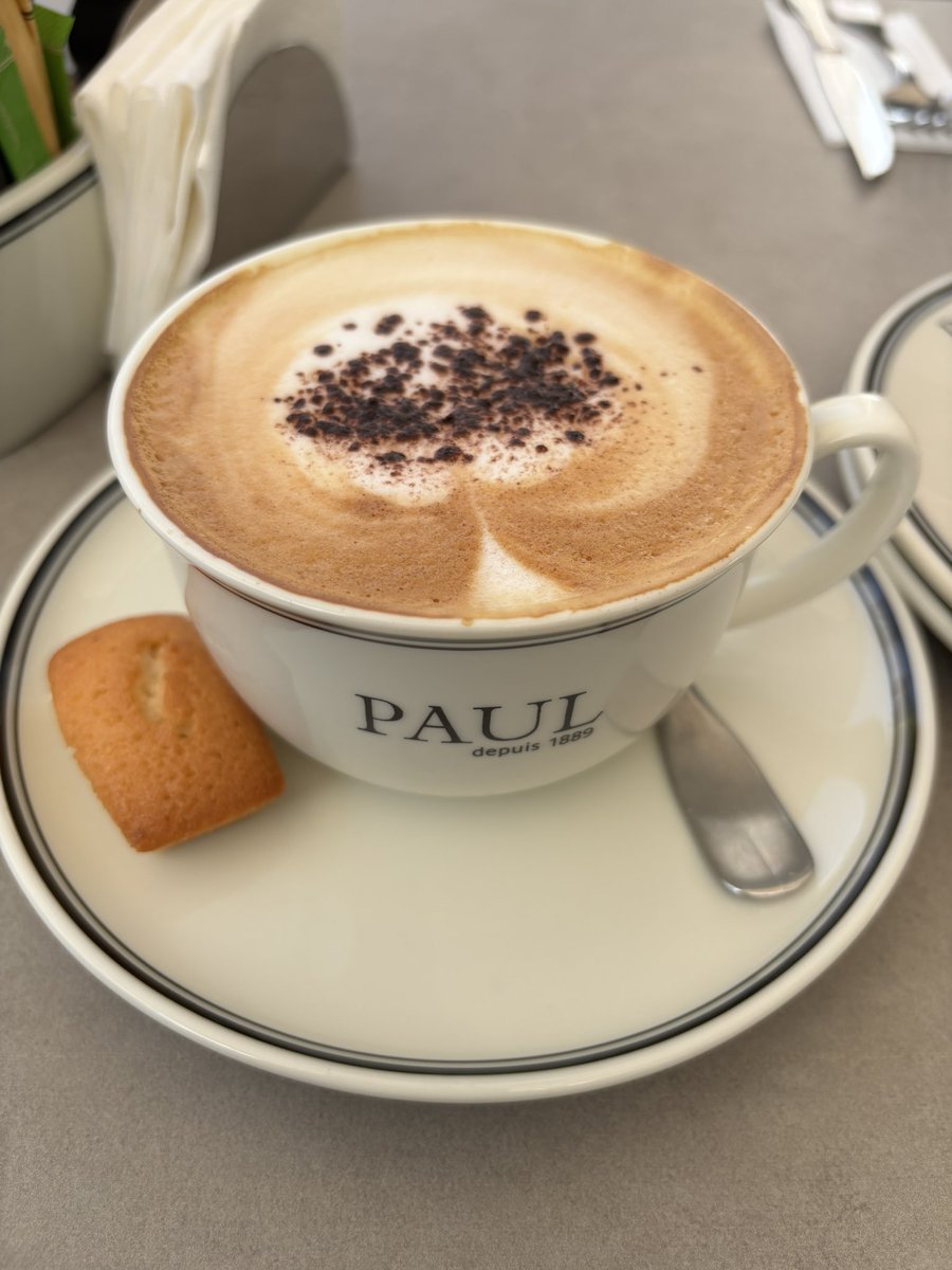 mareea111's tweet image. إذا انتهى الكلامُ بيني وبينك، وتقطّعت سُبل الوِصال، وافترقنا وعُدنا غرباء، تَعرف عليّ مجدداً.☕️⛅️

#يخبرني_الصباح 
#نزار_قباني