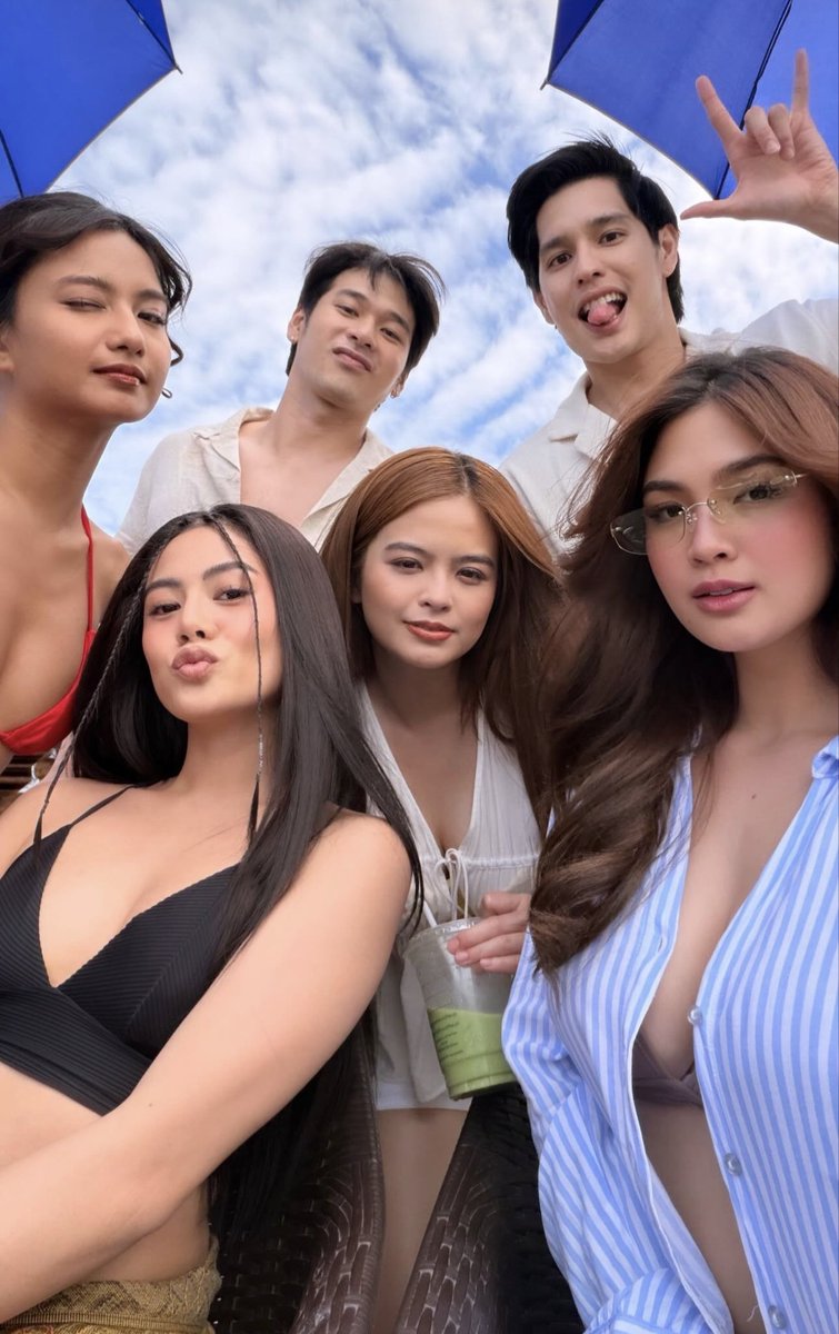 deeecheol's tweet photo. GSOT barkada beach trip!!! 🧡
#goldensceneryoftomorrow 
#WilBea #univerkada https://t.co/B8cO7FLduM