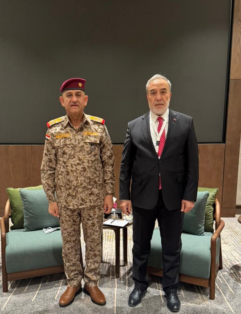 Bakan Yardımcımız Büyükelçi Musa Kulaklıkaya, Riyad’da düzenlenen DEAŞ’la Mücadele Uluslararası Koalisyonu (DMUK) Siyasi Direktörler toplantısı marjında Irak Müşterek Operasyonlar Komutan Yardımcısı Orgeneral Kays Muhammedavi’yle biraraya geldi.

Görüşmede, ikili ilişkiler ve
