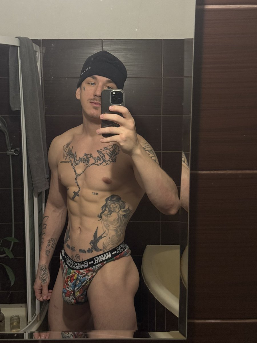 TattedboySecret tweet media