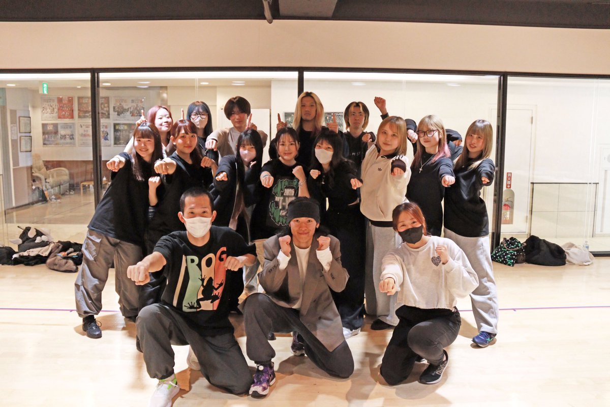 TVA_News's tweet photo. #ダンス学科 & #パフォーミングアーツ学科 キャリアビジョン💡
 
キャラクターショーのスーツアクター、ダンサー、MCとして、様々な現場にパフォーマー派遣をしている、有限会社ジョイント企画様にご来校いただき、特別授業を実施！💪🏻

アクションやキャラクターダンスなどの、実践を交えた講義をしていただき、卒業後の視野が広がりました￼👀
 
@tva_dance_ @TVA_actor  #tva #21世紀アカデメイア #東京ビジュアルアーツアカデミー