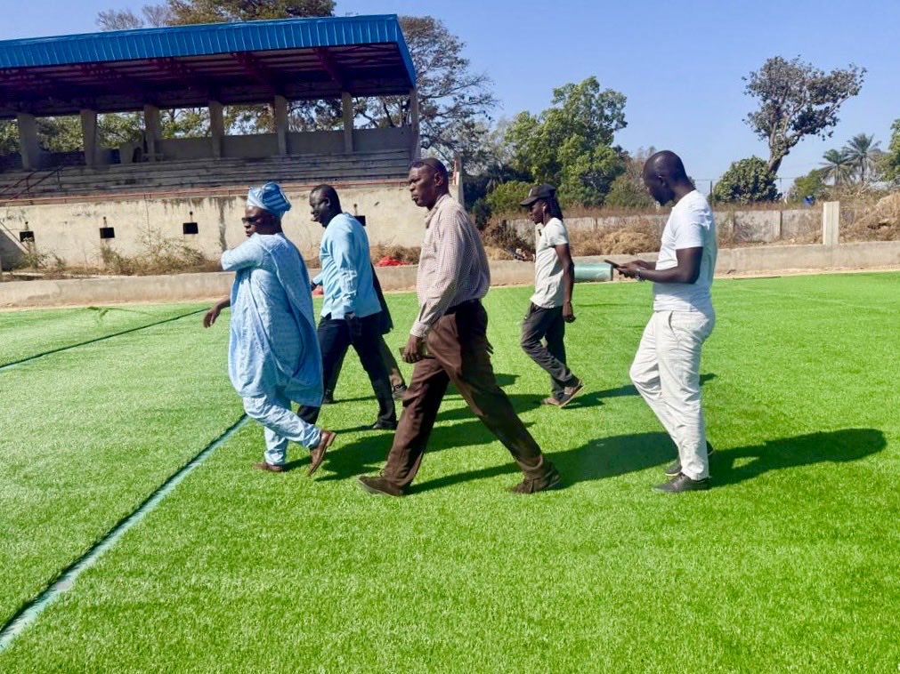 agetipsenegal's tweet photo. Le lundi 9 février 2026, une équipe technique de l’AGETIP, composée de M. Edgard D. Gnimassou, Directeur Technique et de M. Diallo, Chef de l’antenne Sud, s’est rendue à Bignona, aux côtés du maire, M. Bacary Diatta, à l’occasion d’une visite du stade municipal.

Cette mission a permis à la délégation de constater l’état d’avancement très satisfaisant des travaux, lesquels sont en phase finale, en vue d’une mise en service prochaine de l’infrastructure.
#Bignona 
#Stade_municipal
#Agetip
#Senegal