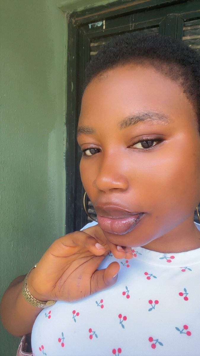 Someone just told me now that is not about followers  them dey engage 😟

I laugh.😀 my mutuals dey engage die 😜🥰