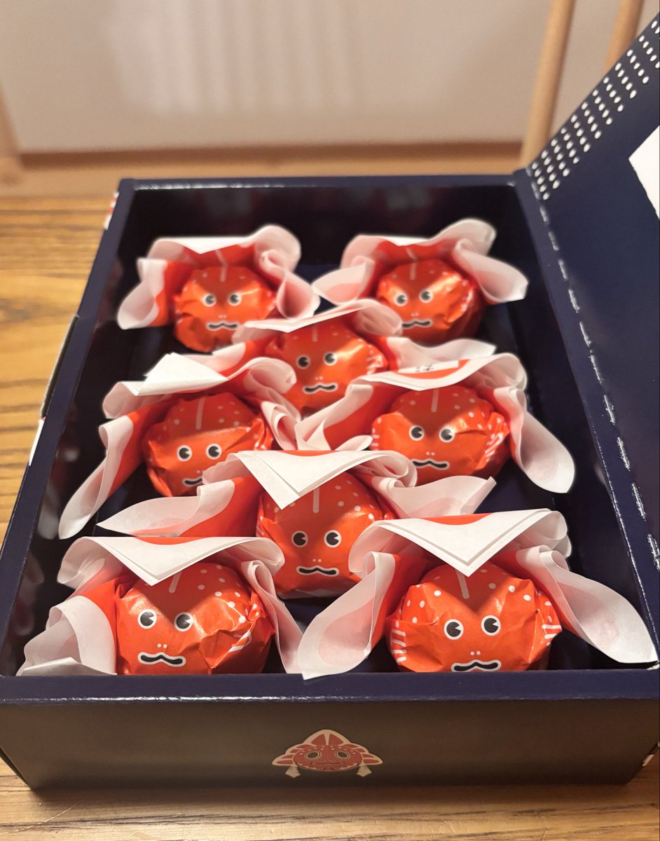 そんなに見つめられたら、食べれないじゃないか…！