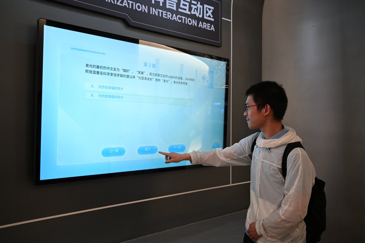 Jiang Zhengkang, an undergraduate at HIT, excels with a near-perfect GPA and a national mathematics competition first prize.

He plans to pursue large language model research, aiming to combine his mathematical expertise with AI development.

#HITers #HarbinInstituteofTechnology