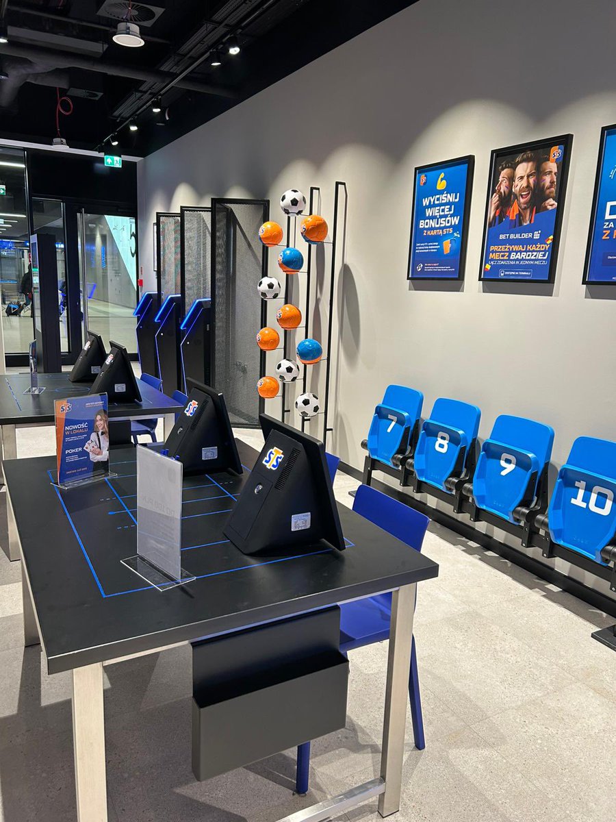 walczysko's tweet photo. Prezentuje Wam moje najnowsze dziecko. #RetailFirst w @stspolska    Skoro otwarto najnowszy i najlepszy dworzec kolejowy w Polsce, nie mogło nas tam zabraknąć. @warszawa https://t.co/6GiLD1rhnQ
