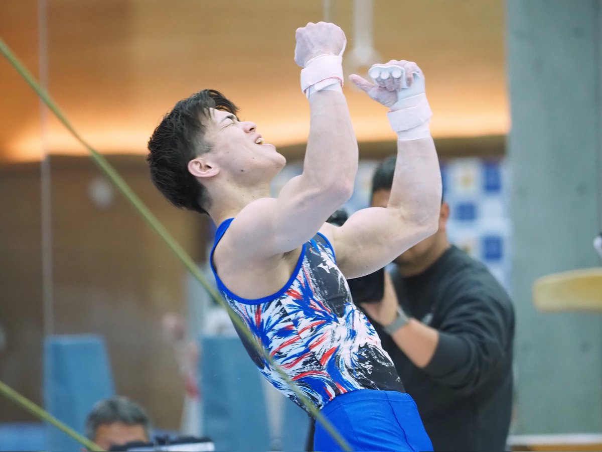 tmat0328's tweet image. 鉄棒の盛り上がりは最高でした😆✨️
次回大会は杉野くんに優勝していただきたい☺️がんば～

#OAC
#私の好きな体操のシーン