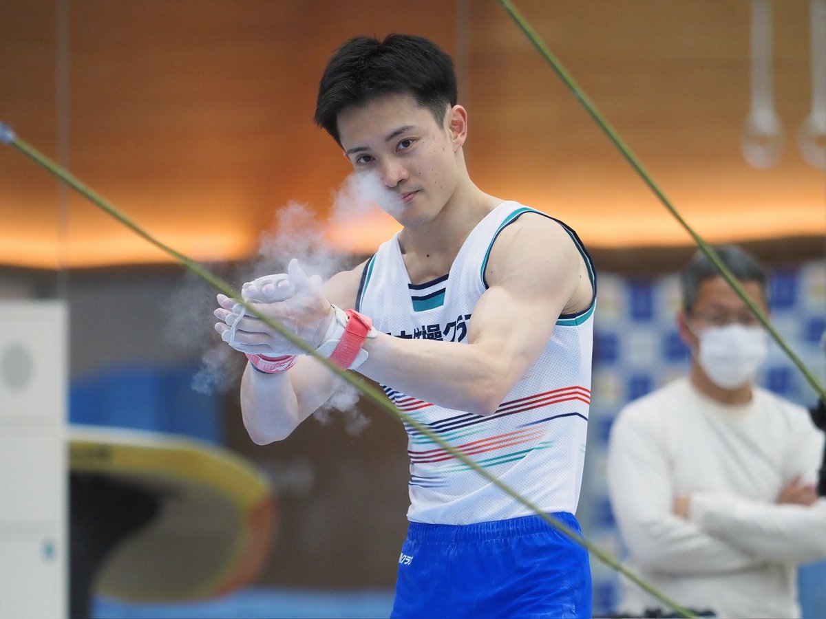 tmat0328's tweet image. 鉄棒の盛り上がりは最高でした😆✨️
次回大会は杉野くんに優勝していただきたい☺️がんば～

#OAC
#私の好きな体操のシーン