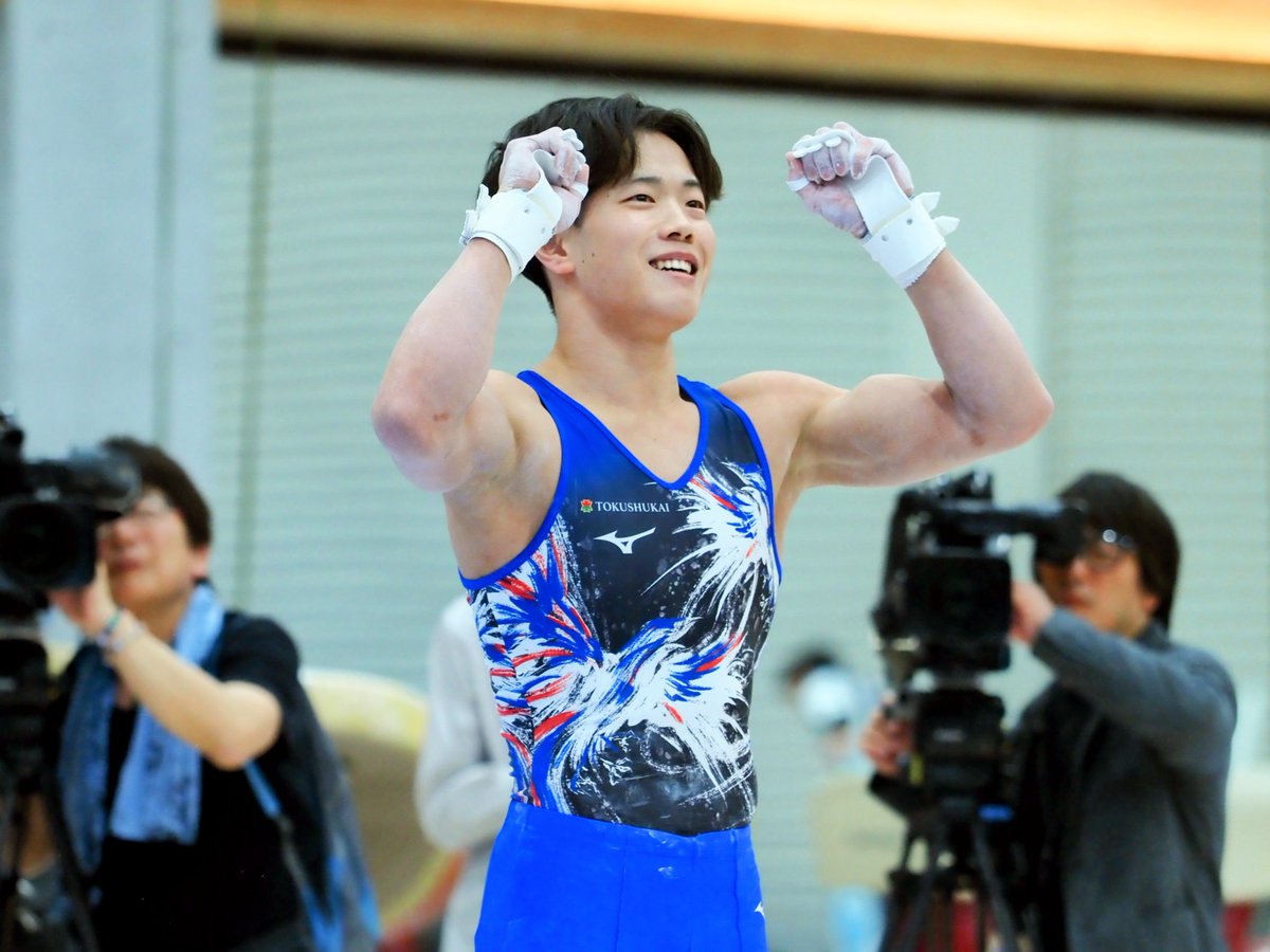 tmat0328's tweet image. 鉄棒の盛り上がりは最高でした😆✨️
次回大会は杉野くんに優勝していただきたい☺️がんば～

#OAC
#私の好きな体操のシーン