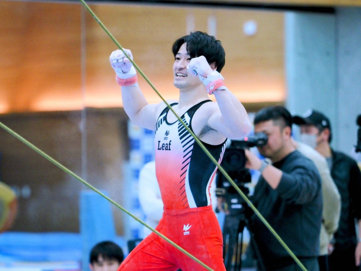 tmat0328's tweet image. 鉄棒の盛り上がりは最高でした😆✨️
次回大会は杉野くんに優勝していただきたい☺️がんば～

#OAC
#私の好きな体操のシーン