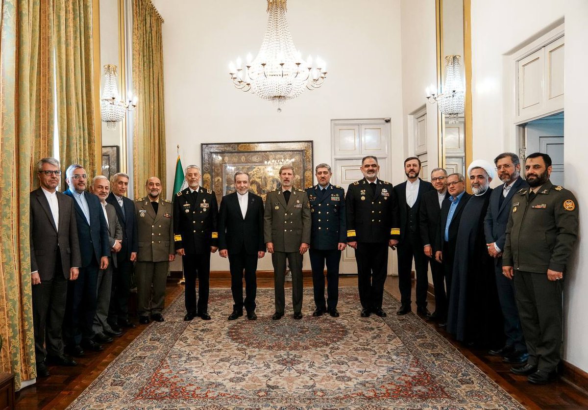 Senior Iranian Army commanders met today with Foreign Minister Abbas Araghchi at the Ministry of Foreign Affairs.