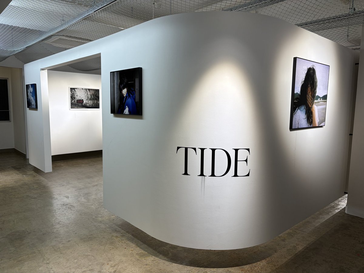 KOSHA KOSHA 古里裕美『TIDE』人と人、親密そうに見えても細胞と細胞の壁を超えて一体にはならない。しかし自分以外の生き物の生ぬるい感じは近づくたび匂う。それは相手のテリトリーに入ったということか？生命としての防御か？生きててわからないもの。