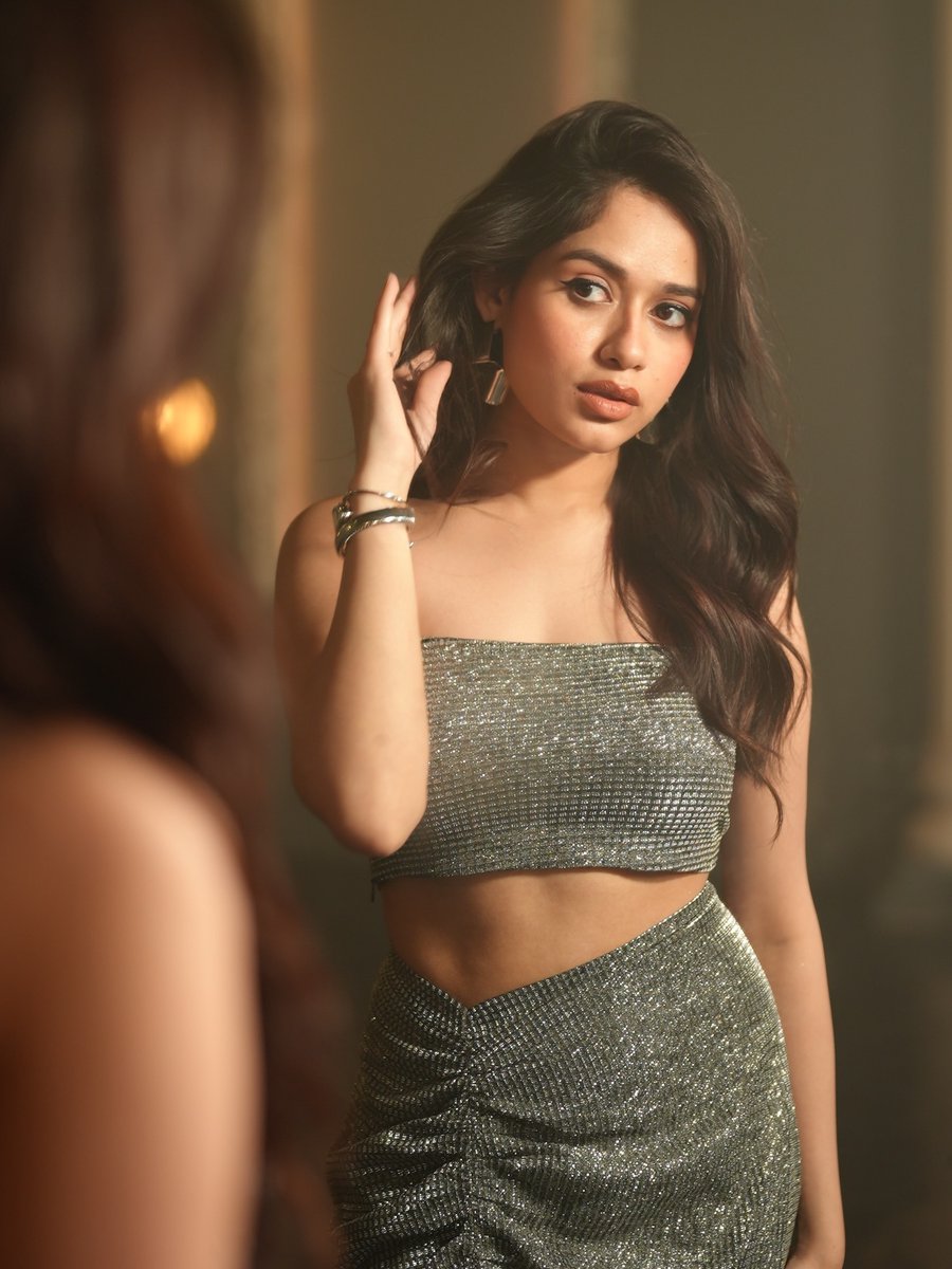 FilmyGlamour's tweet photo. Silver. Soft. Stunning ✨
Jannat Zubair serves effortless glam in this mirror-perfect look.
Rate this look out of 10 👀👇 RT if it’s a slay!
#JannatZubair #GlamCheck #StyleIcon #SilverLook https://t.co/I5pjf1VZnu