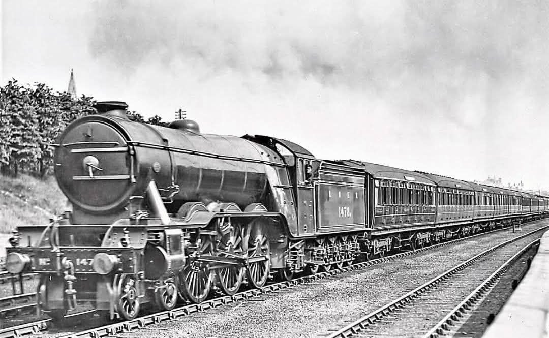 A1  class 4-6-2 Pacific No. 1478n the locomotive was built at Doncaster works in June 1923, she has not yet been named "Hermit" named in 1925, the number 1478n was carried between 1923 &amp; 1925. In the distance New Southgate can be  seen.( Photographer E. D. Bruton )