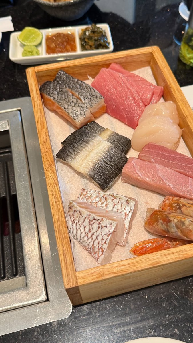 คือพายัยน้องเน้กไปกินขนมที่ร้านหนังสือ Open house ละก็พาไปกินเนื้อย่างอาหารญี่ปุ่นต่อหรอ ทำการบ้านมาดีมากนะ คนนี้แหละน้องเน้ก