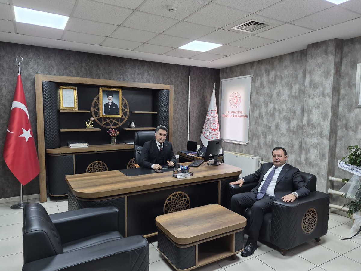Yönetim Kurulu Başkanımız Mehmet Yetim, Sanayi ve Teknoloji Bakanlığı Şanlıurfa İl Müdürlüğü görevine atanan Sayın Mehmet Yazgan’ı ziyaret etti.

Gerçekleştirilen ziyarette; ilimizde sanayi ve teknoloji alanında yürütülen çalışmalar kapsamında üretim altyapısının güçlendirilmesi,