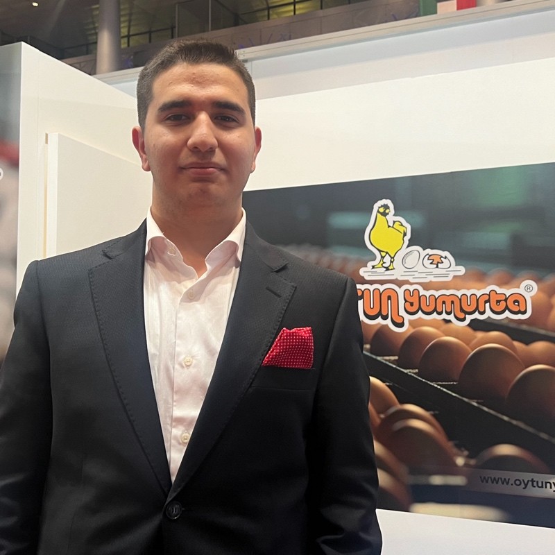 TÜRKİYE’NİN EN BÜYÜK YUMURTA TOZU TESİSİ İÇİN İMZALAR ATILDI
TESİS GÜNLÜK 6 MİLYON YUMURTAYI TOZ VE PASTÖRİZE YAPACAK…
SUNGURLU – Sungurlu Organize Sanayi Bölgesi (OSB), Türkiye’nin en büyük yumurta tozu ve pastörize yumurta tesisine ev sahipliği yapmaya hazırlanıyor.