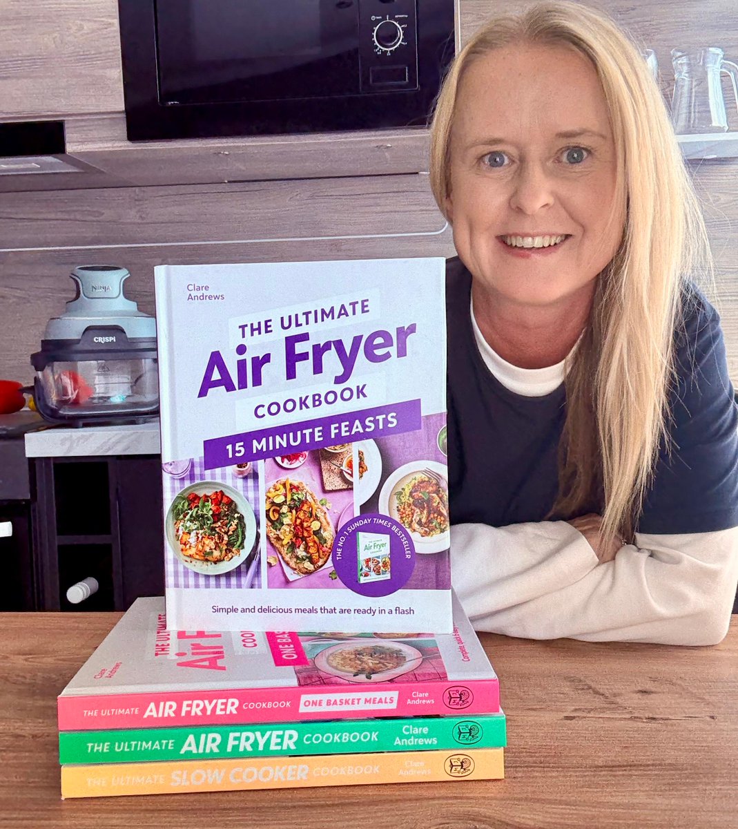 AirFryerUk's tweet photo. IT’S PUBLICATION DAY! 🇦🇺🇳🇿✨
My 15 Minute Feasts book is out now in Australia &amp; New Zealand!

If you’re Down Under, it’s available in stores and online from today!

Thank you @PenguinBooksAus 🫶

#UltimateAirFryerCookbook #15MinuteFeasts #BookTwitter https://t.co/K53ykdnOg2