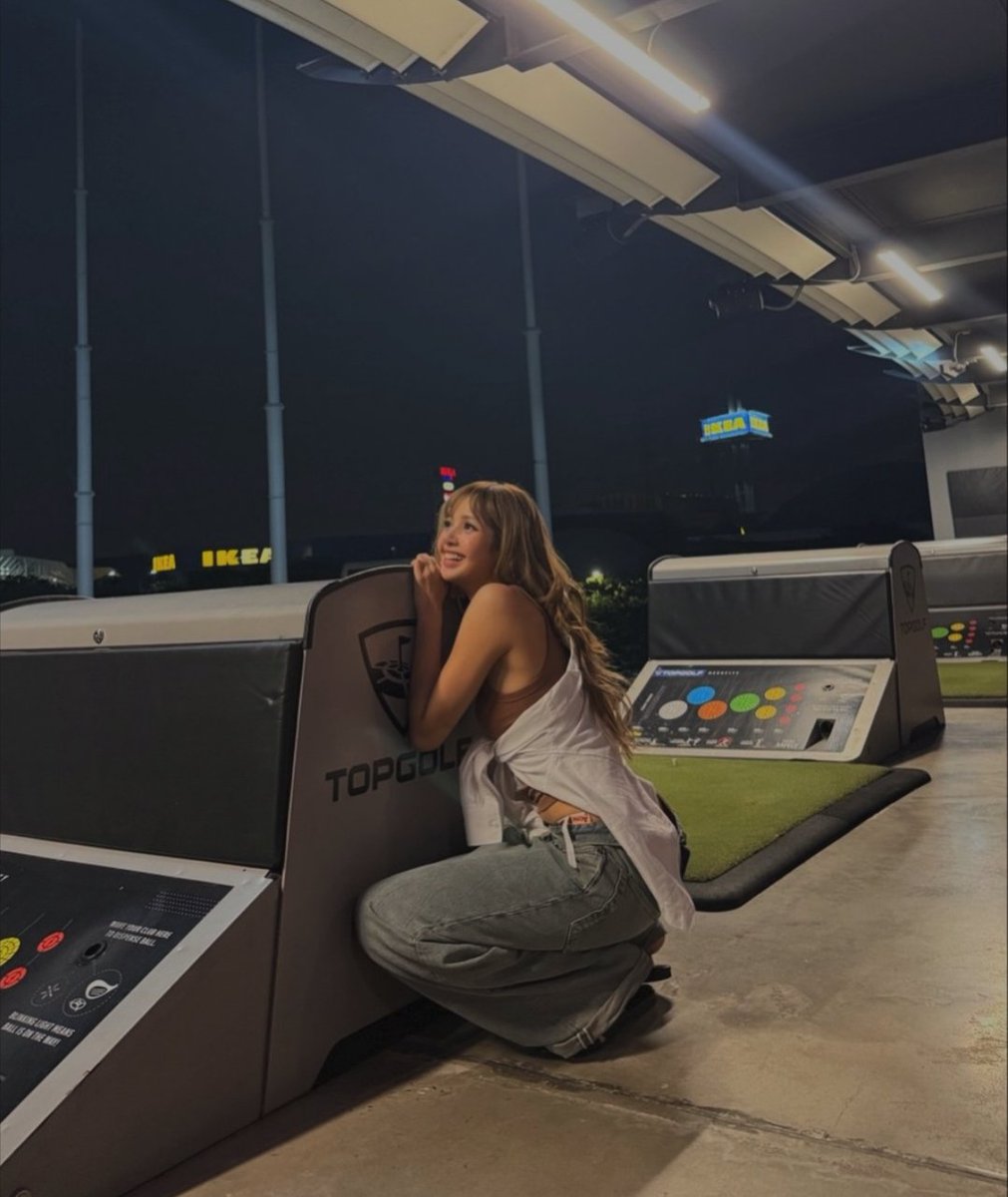 ลิซ่าไปไหนทำอะไรที่ไทยไม่จำเป็นต้องแจ้งให้ใครทราบค่ะ ขนาดชีไปตีกอล์ฟที่ไทยยังไม่มีใครรู้ คนที่ไปเล่นก็ไม่มีใครเขาถ่ายมาลงเพราะเขามีมารยาทกันอ่ะ