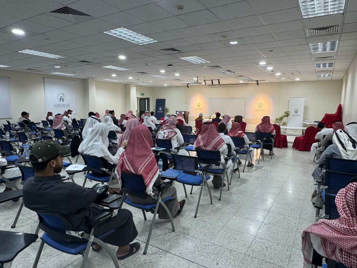 كلية القانون tweet media