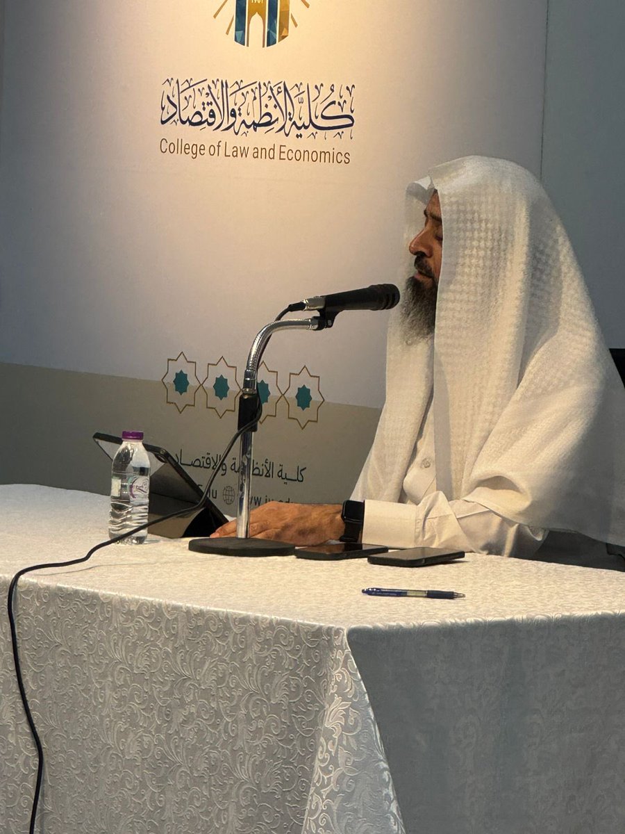 كلية القانون tweet media