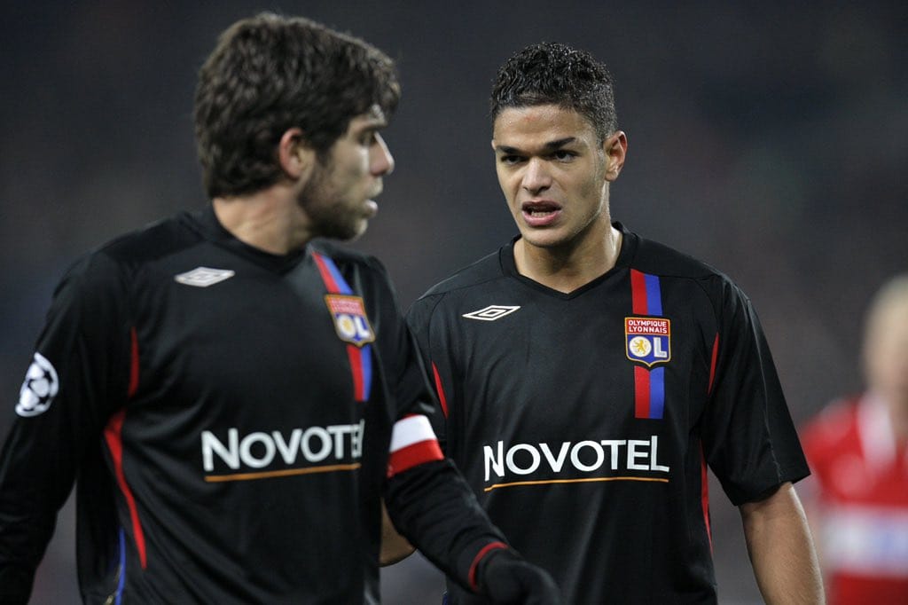 L1InsiderBRL's tweet image. 🚨 CURIOSIDADES sobre a carreira de Hatem Ben Arfa:

- Reconhecido desde muito cedo em Lyon, ele foi abordado por duas garotas no McDonald’s e respondeu: “Desculpa, Hatem é meu irmão gêmeo. Eu me chamo Sofiane.”

- Um dia, Juninho Pernambucano pediu para que ele ajudar a recolher…