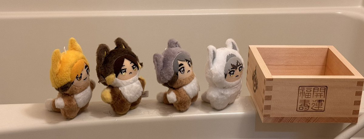 e_k980315's tweet image. よくお出かけに行ってくれる🦊ズ

初お風呂🛁

仲良く入ってもらった🤣💗

#うちのちみけも

この枡もらって正解だったけど２つにしてもよかったかな🙄