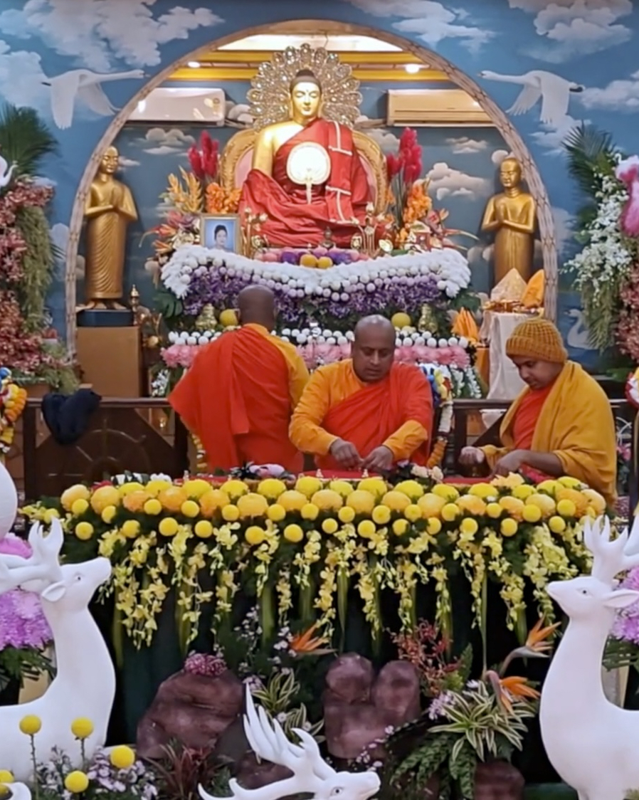 Buddhistdoor's tweet image. BDG on YouTube: BDG's World of Buddhism: Bodh Gaya Hosts Public Exposition of the Buddha’s Sacred Relics

🔗 Watch: youtu.be/dcHsrJe8o3A

#Buddhism #Buddha #Relics #BuddhaRelics #BuddhistRelics #BodhGaya #Bihar #India #Sariputta #Moggallana #Mahabodhi