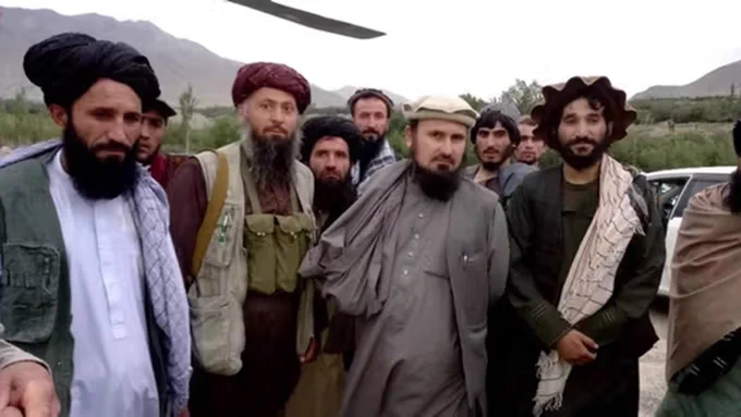 کمک یک میلیونی لوی درستیز طالبان به قربانیان رویداد ترافیکی بدخشان
