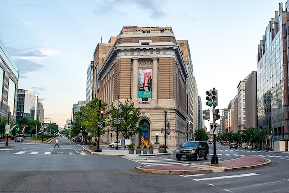 【BWA無料オンラインセミナー｜2/19(木)20:00〜】
社会課題に取り組む、アートサポーターという仕事。
National Museum of Women in the Arts日本事務局(<a href="/NMWA_jp/">NMWA日本委員会</a>)の柏木式子さんを迎え、アート業界に残るジェンダー課題と、「仕事を通じて社会と関わる」選択を考えます。
madamefigaro.jp/society-busine…