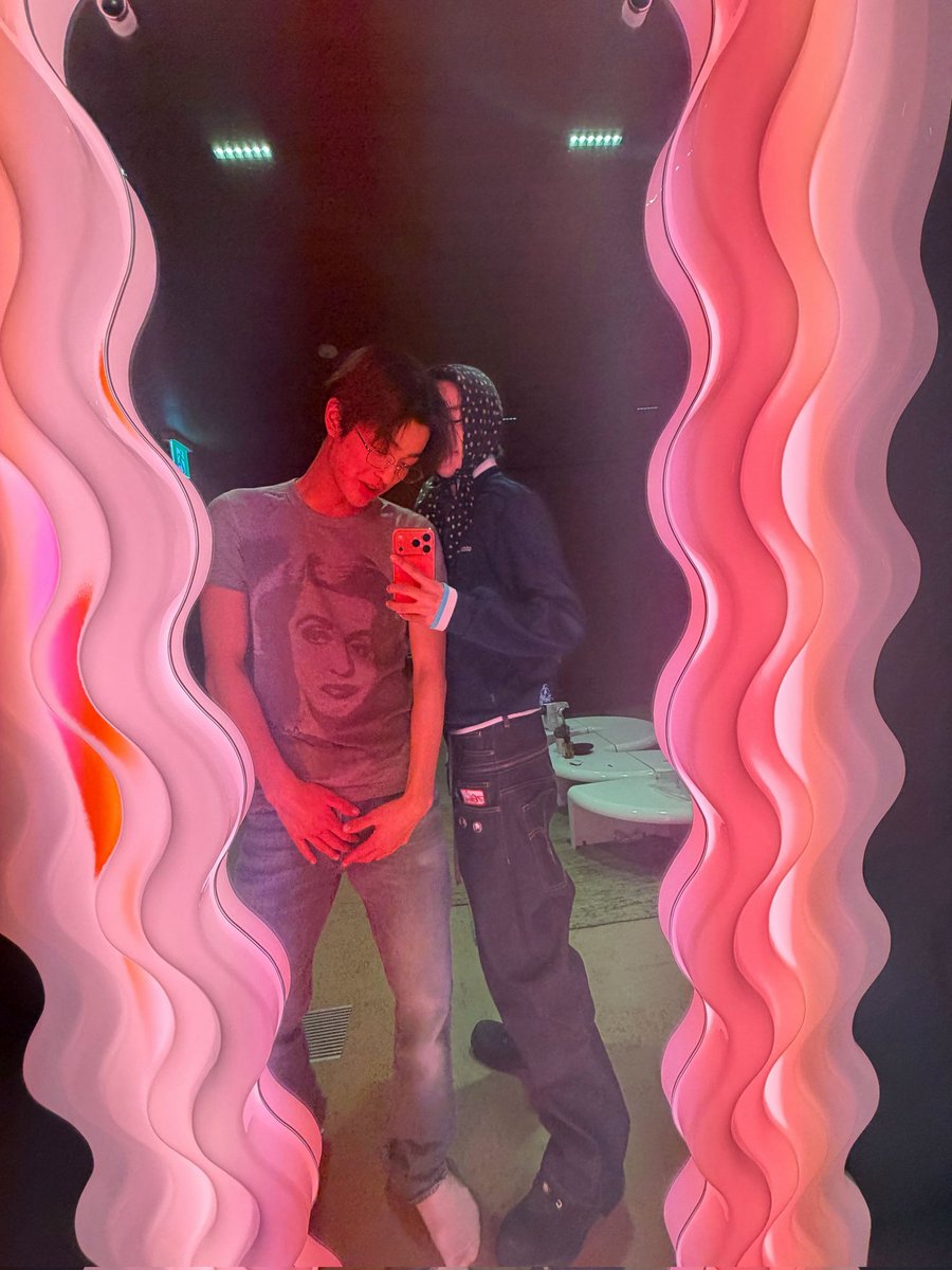 eomndutt's tweet image. ini disini ada aku loh yaaaaA cuman emng ga ke foto aja soalnya belakang banget, JANGAN pada iri sumpah 😂😂😂✌🏻