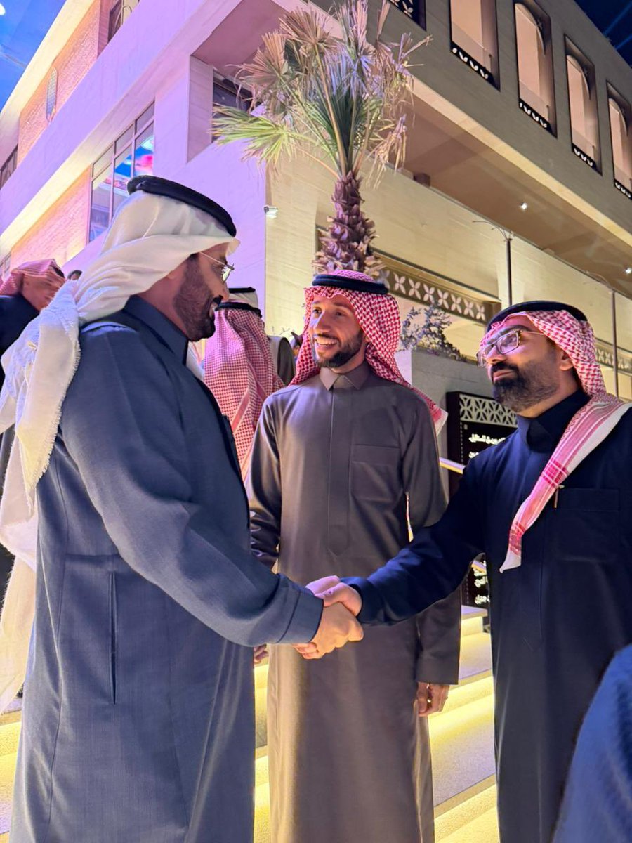 CreativeArchKSA's tweet photo. افتتح سعادة وكيل محافظة الأحساء الأستاذ معاذ بن إبراهيم الجعفري، مساء يوم "الثلاثاء " ، مجمع سعف ووك، بحضور عدد من المسؤولين ورجال الأعمال والزوار.

@m_aljafry https://t.co/ykkUZ0oKfq