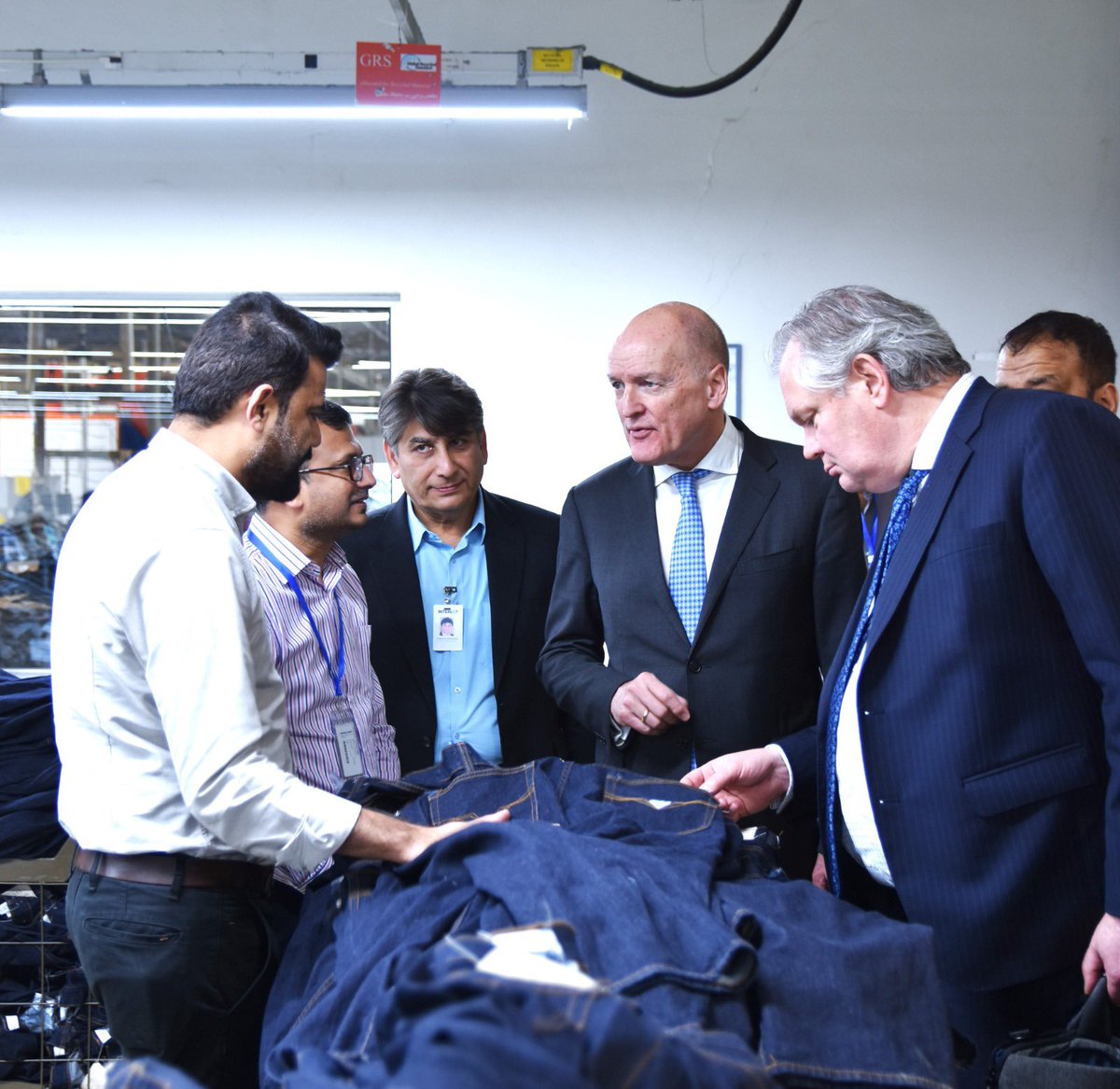 NLinPakistan's tweet photo. 🇳🇱 Human Rights Ambassador @wjpgeerts visited @InterloopLtd in #Lahore for insights into working conditions.

Saw good practices aligned with the International Accords and ILO Better Work standards which the Netherlands wholeheartedly supports.

#nlinpakistan #interlooplimited https://t.co/e3sxQZA9Dk