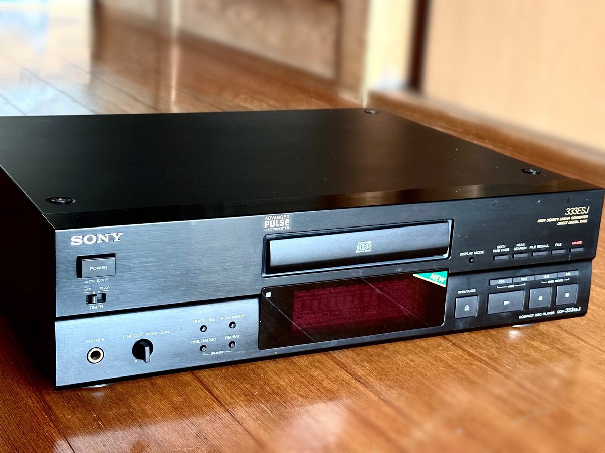 更なるCD電脳 SONY CDP-333ESJ 〕 200g程のCDドライブとは訳が違います