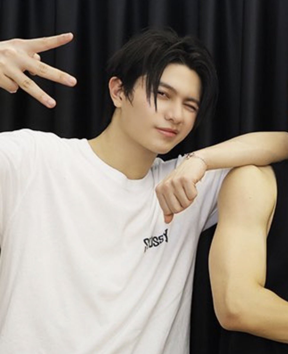 moonciip's tweet image. ฝรั่งบอยมากหล่ออ่ะ