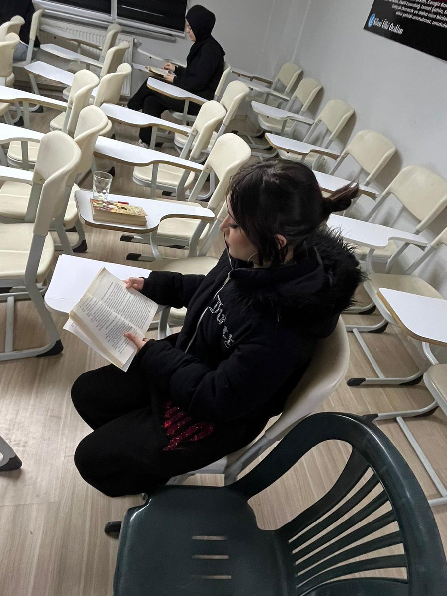 Silivri Ülkü Ocakları Asena Birimimiz Kitap Okuma Saati etkinliği gerçekleştirdi.