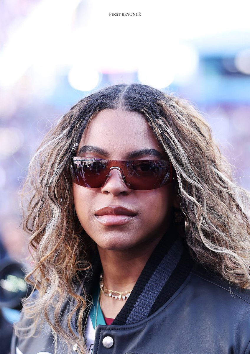 yabaleftonline's tweet image. Blue Ivy Carter looks just like her mom.